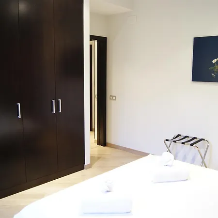 Places4stay Downtown 2bd Barcelona